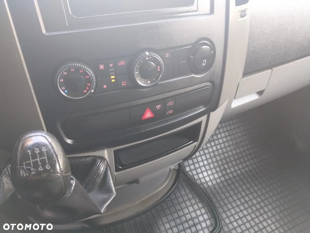 Volkswagen CRAFTER 2,5 TDI - 10