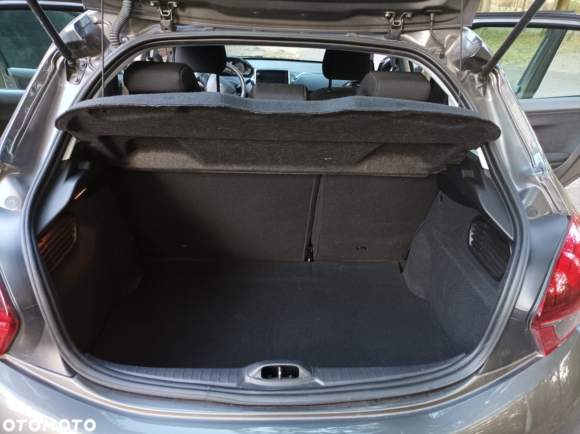 Peugeot 208 - 11