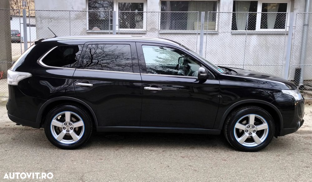 Mitsubishi Outlander 2.2 DI-D 4WD Automatik Intense - 4