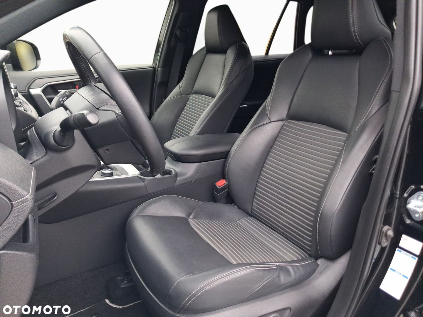 Toyota RAV4 2.5 Hybrid Black Edition by JBL 4x4 - 10