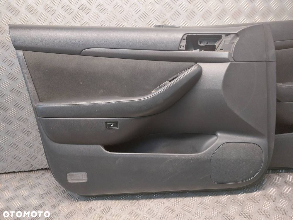 BOCZKI DRZWI KOMPLET TOYOTA AVENSIS T25 HATCHBACK - 3