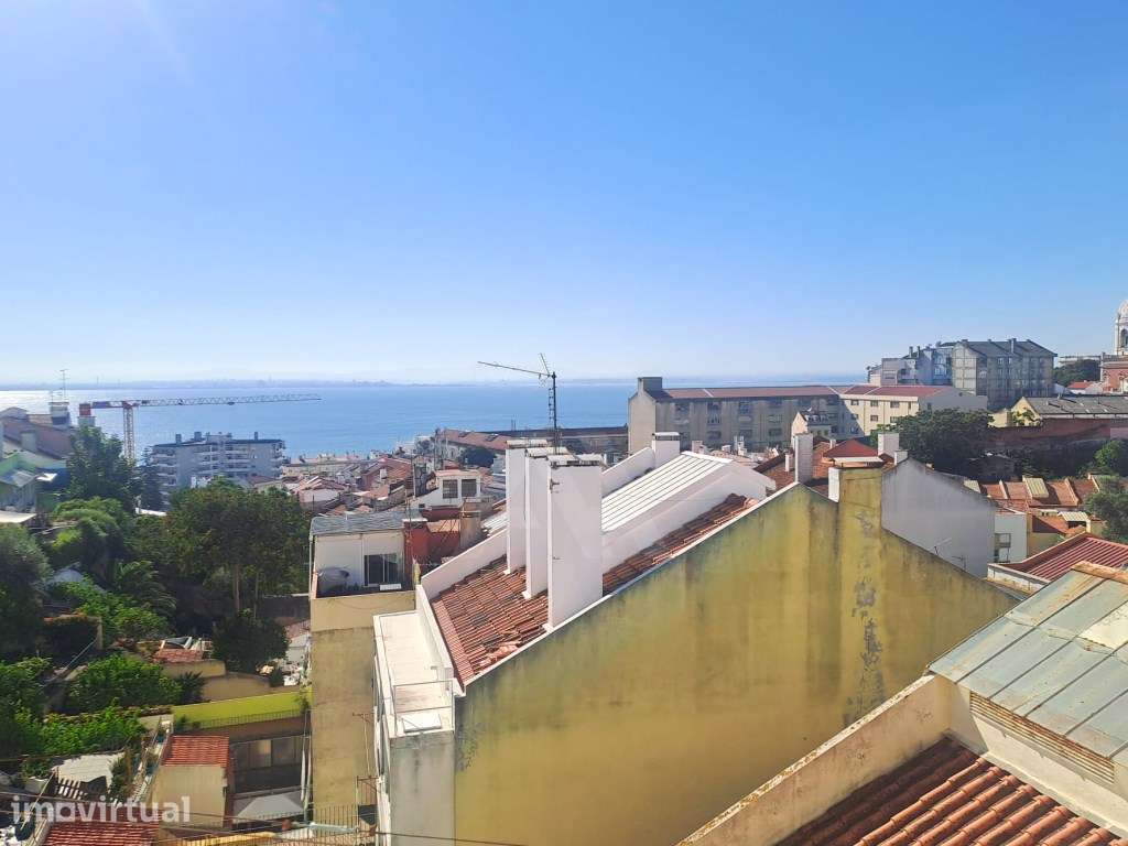 Apartamento T2 remodelado com duas casas de banho e vista mar - Grande imagem: 3/26