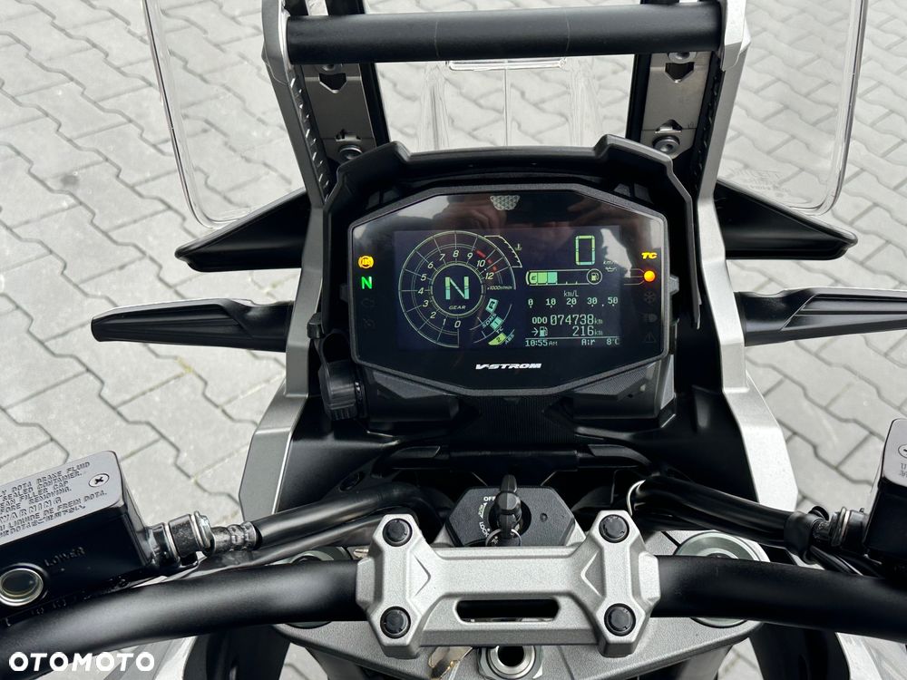 Suzuki V-STROM - 25