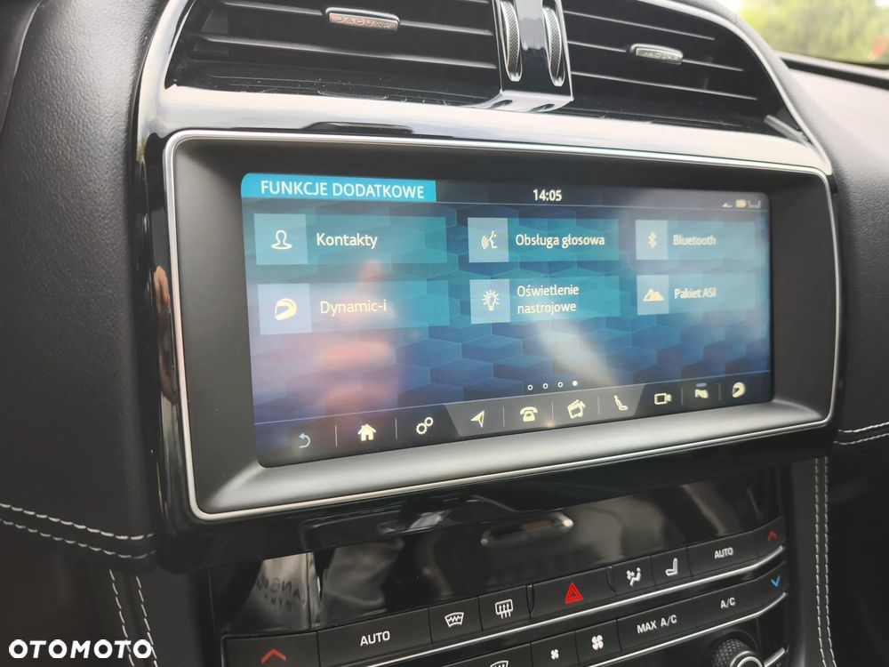 Jaguar F-Pace AWD SVR - 15