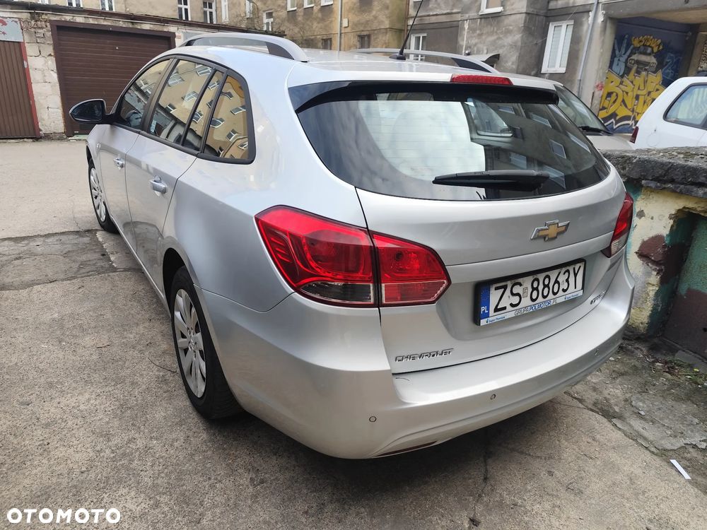 Chevrolet Cruze 1.6 LS - 3