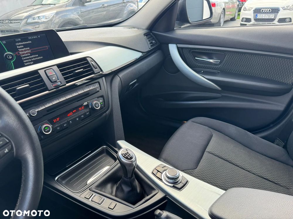 BMW Seria 3 318d Luxury Line - 13