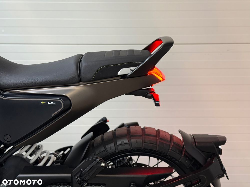 Husqvarna Svartpilen - 35