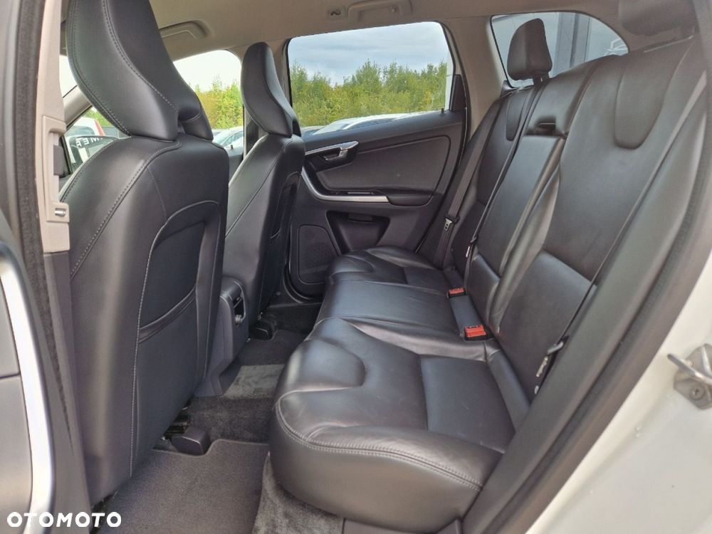 Volvo XC 60 D4 Momentum - 8