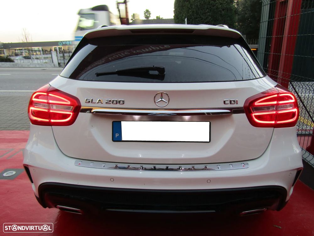 Mercedes-Benz GLA 200 d 4Matic 7G-DCT AMG Line - 16