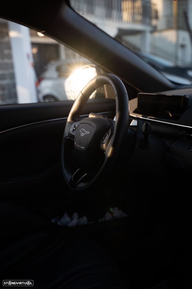 Ford Mustang Mach-E AWD PREMIUM - 19