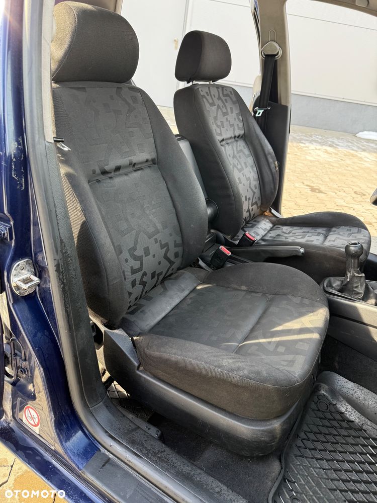 Volkswagen Golf - 28