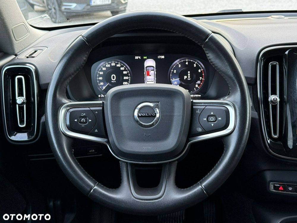 Volvo XC 40 T3 Momentum Pro - 24