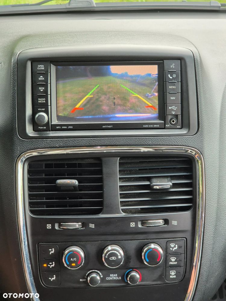Dodge Grand Caravan - 33
