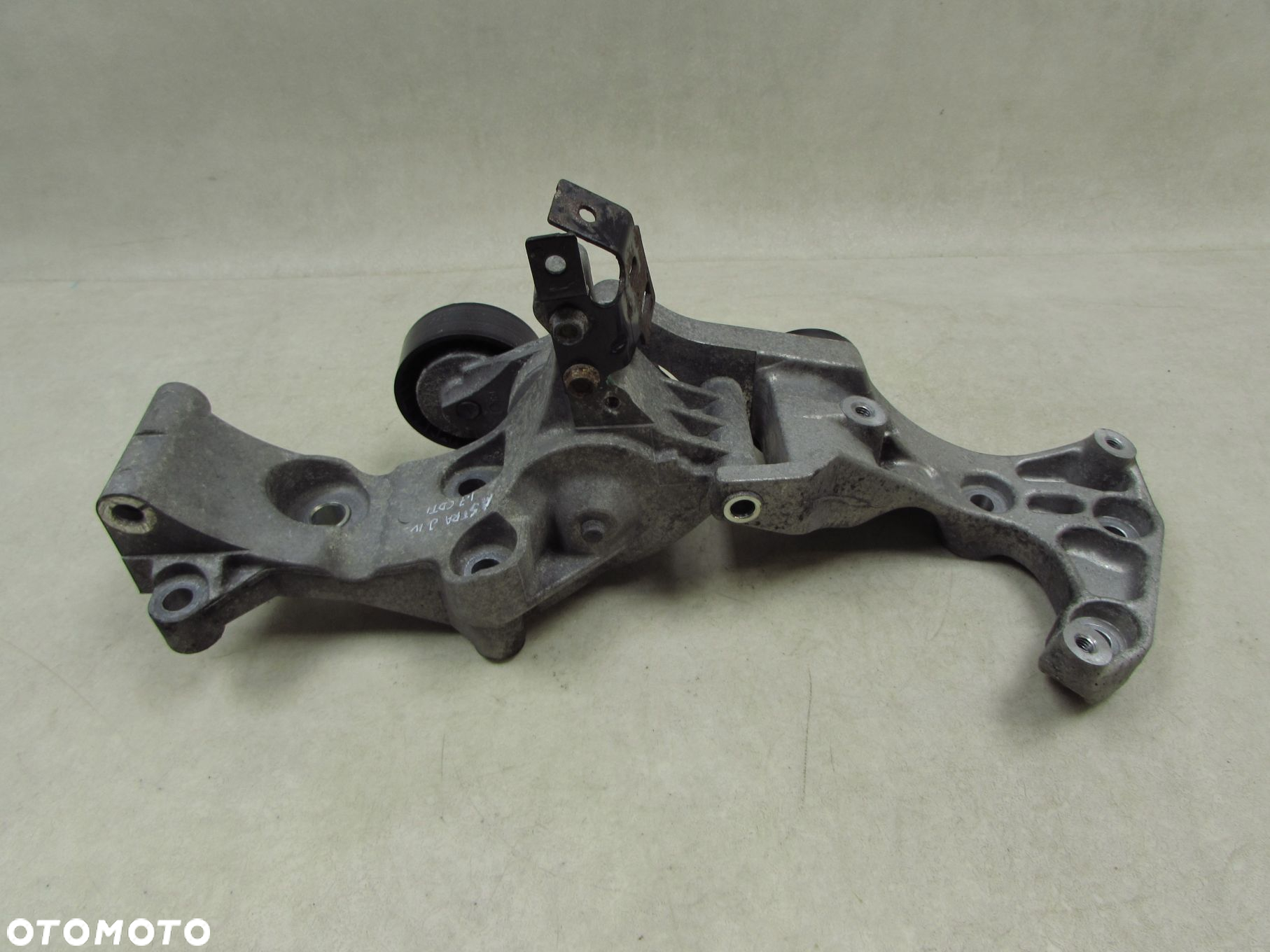 OPEL ASTRA J IV 1.7 CDTI 09-15 ŁAPA PODPORA NAPINACZ 55565570 - 3