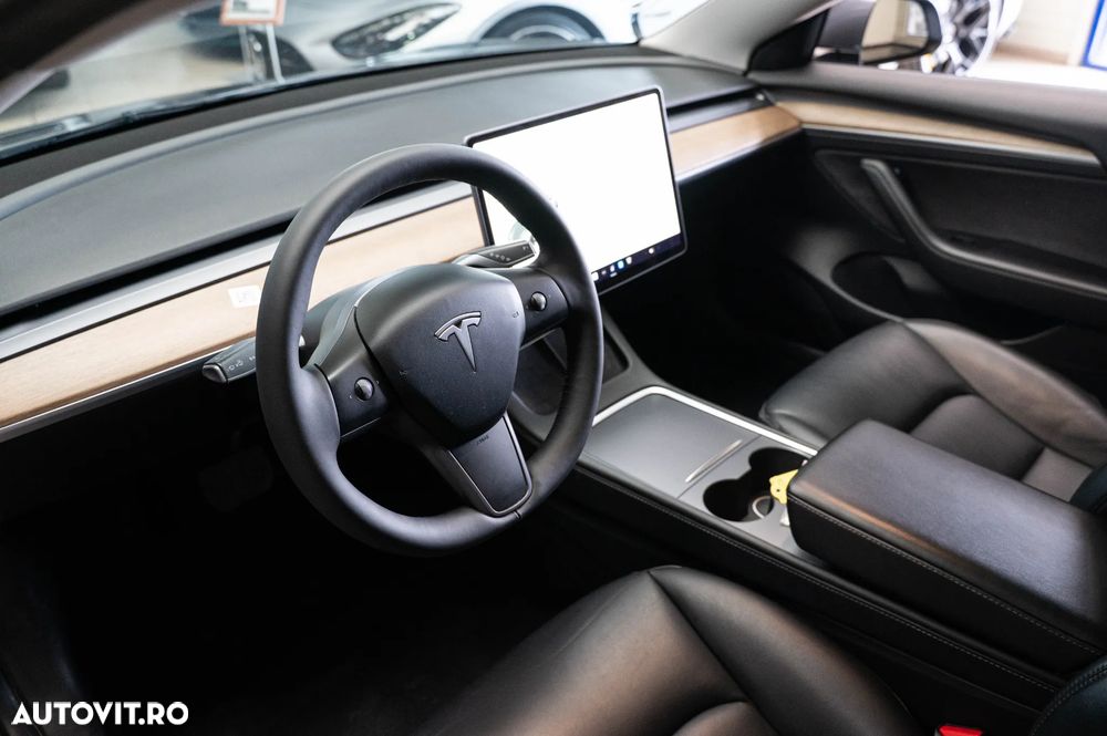 Tesla Model 3 - 5