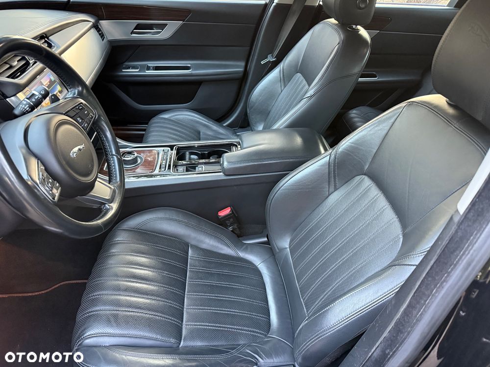 Jaguar XF 3.0 TDV6 Portfolio - 17