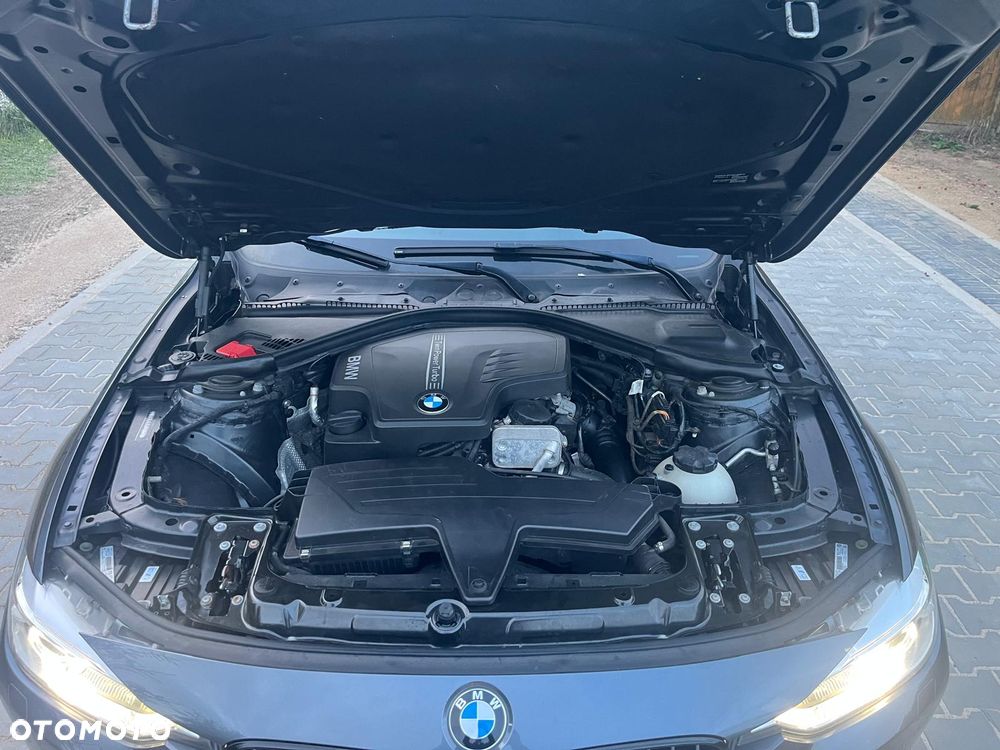 BMW Seria 3 320i Luxury Line - 17