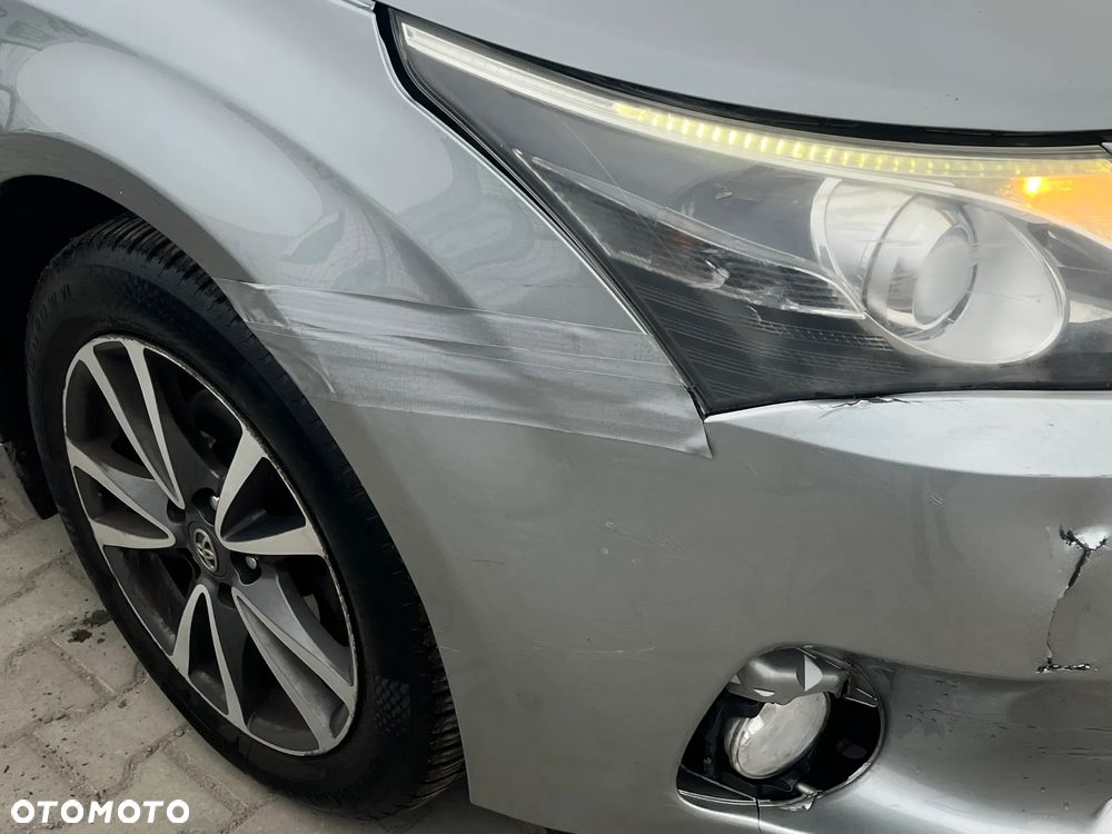 Toyota Avensis 1.6 Premium - 4