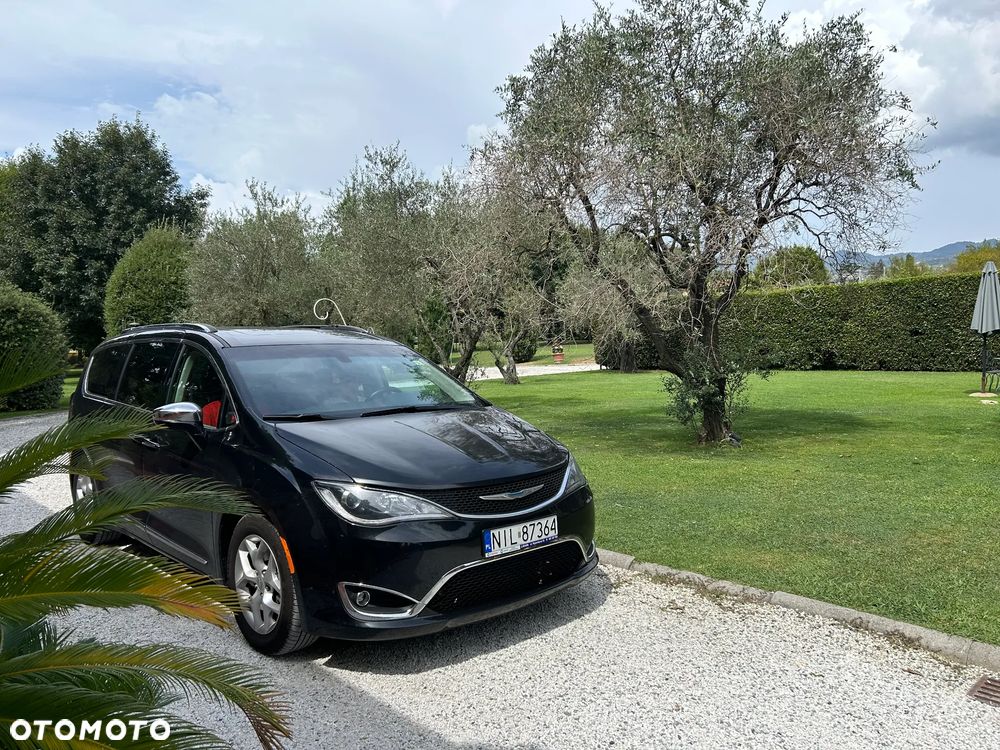 Chrysler Pacifica - 2