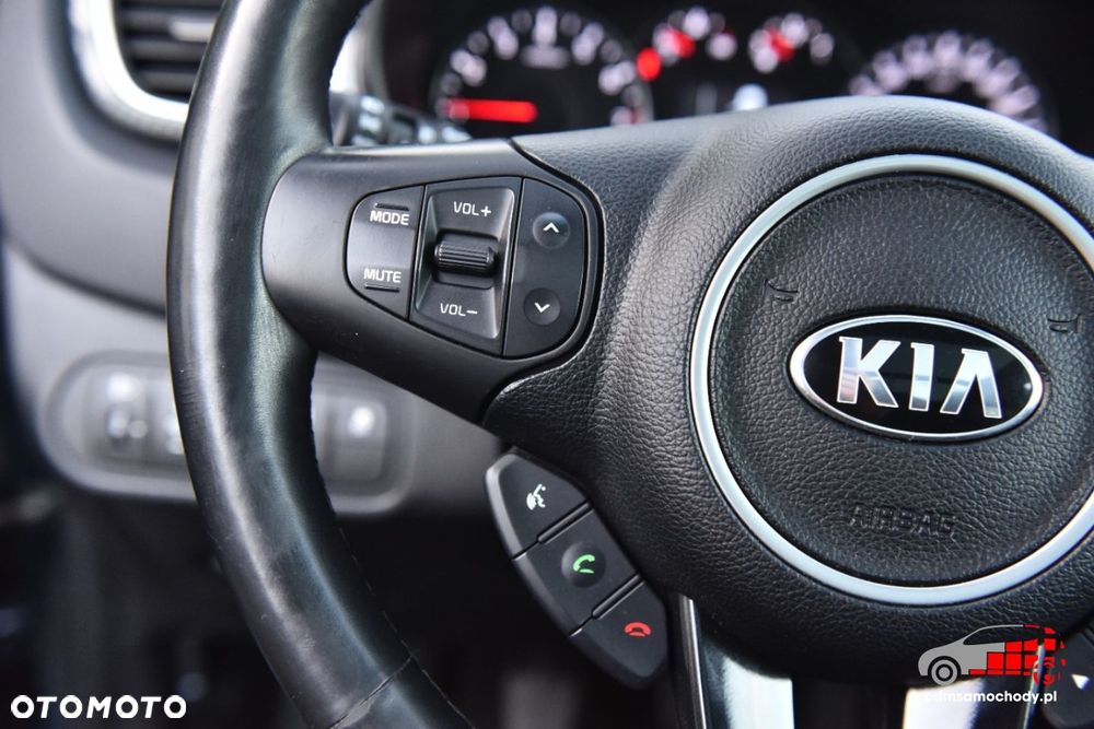 Kia Carens - 35