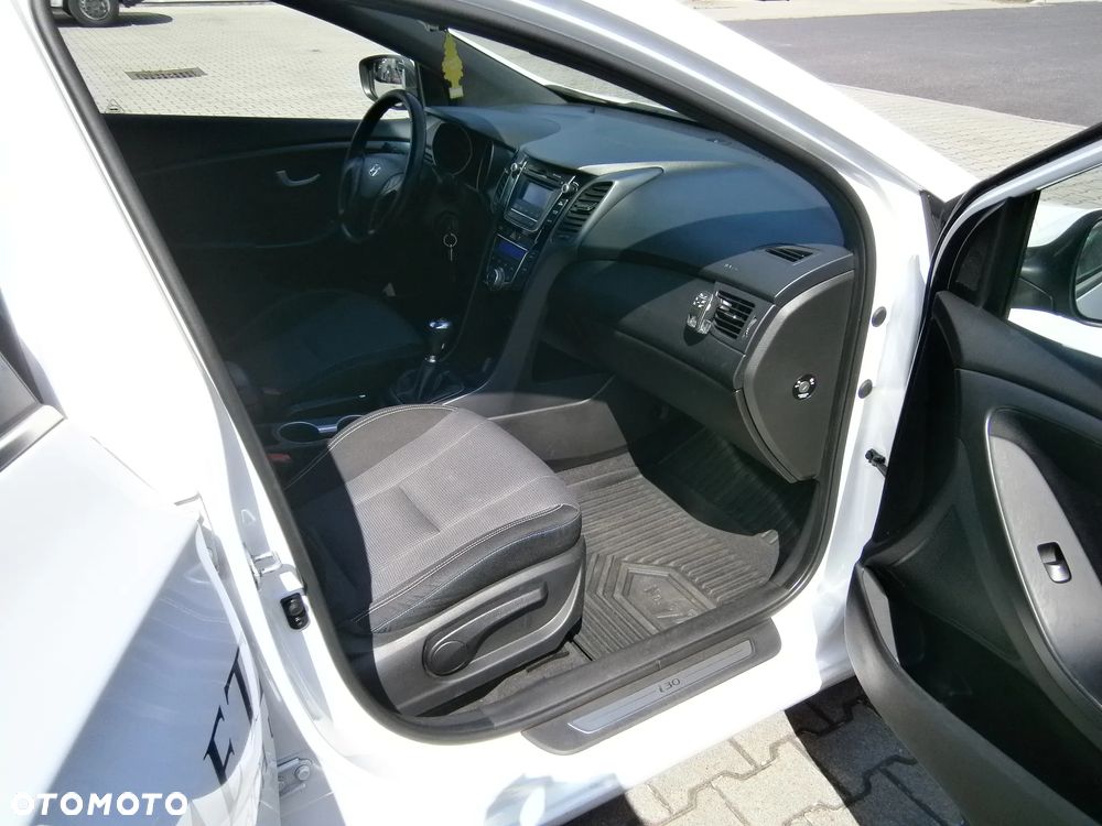 Hyundai i30 1.6 CRDi BlueDrive Go - 16