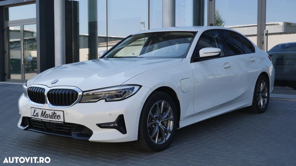 BMW Seria 3 330e Aut. Sport Line - 8