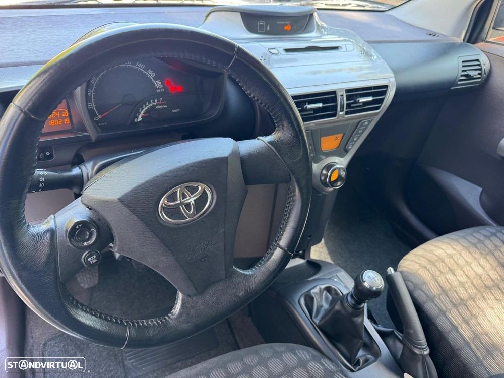 Toyota iQ 1.0 VVT-i - 9