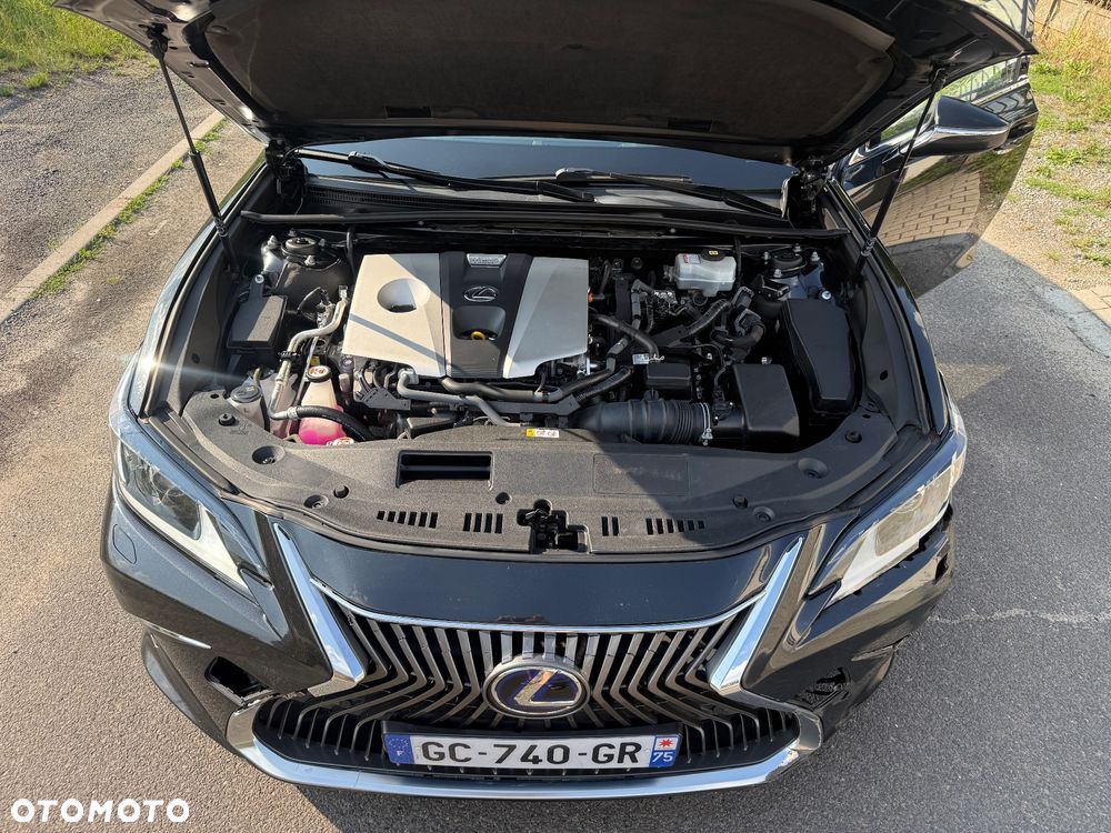Lexus ES 300h Business Edition + - 40