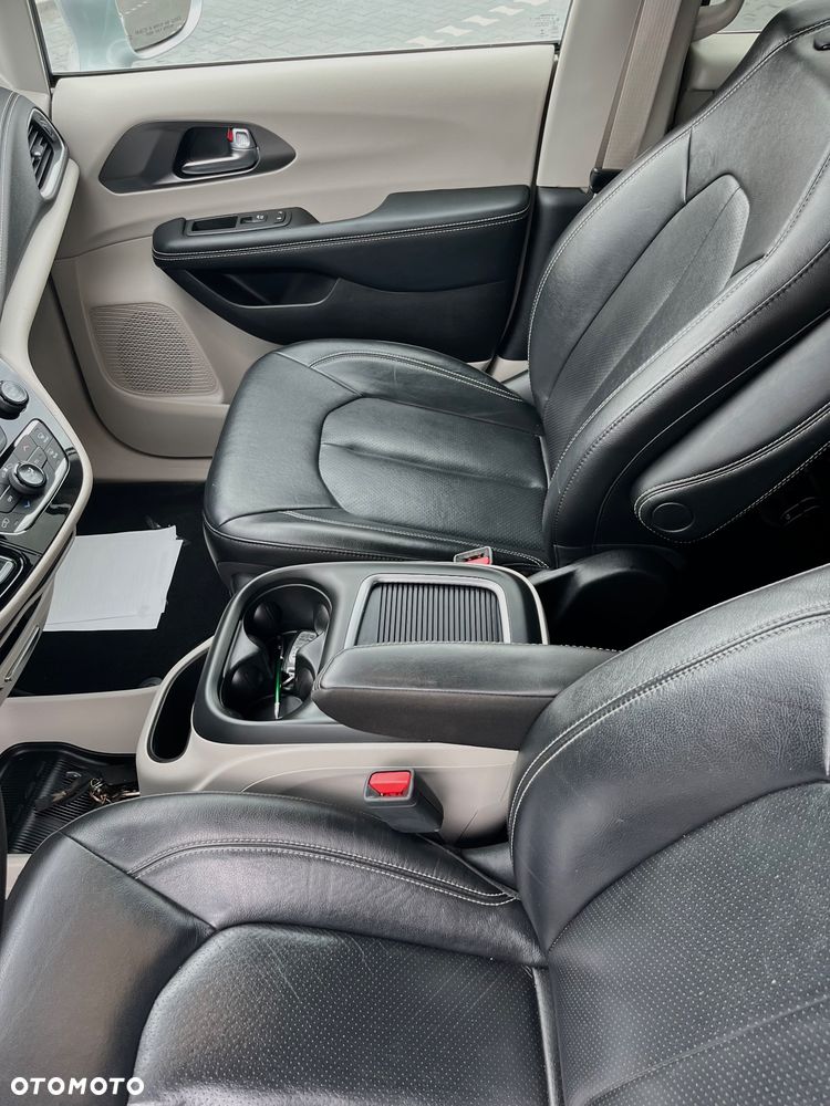 Chrysler Pacifica - 14