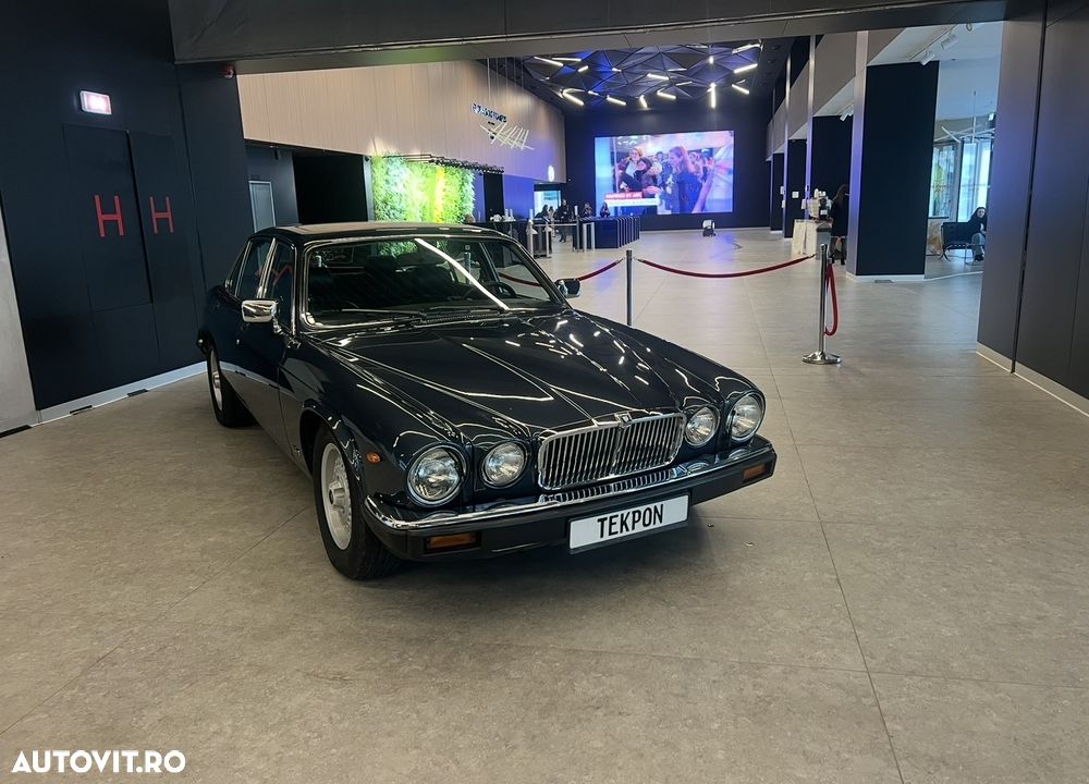 Jaguar XJ - 8