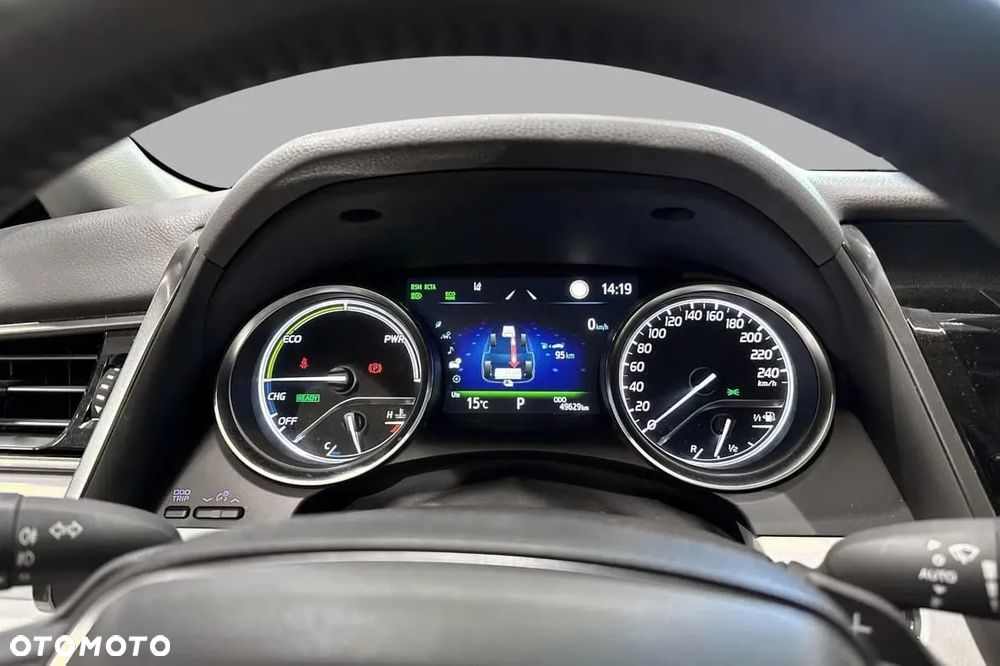 Toyota Camry Executive - 17