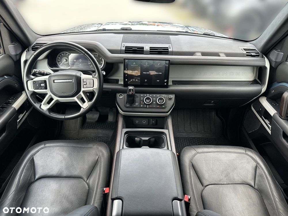Land Rover Defender - 12