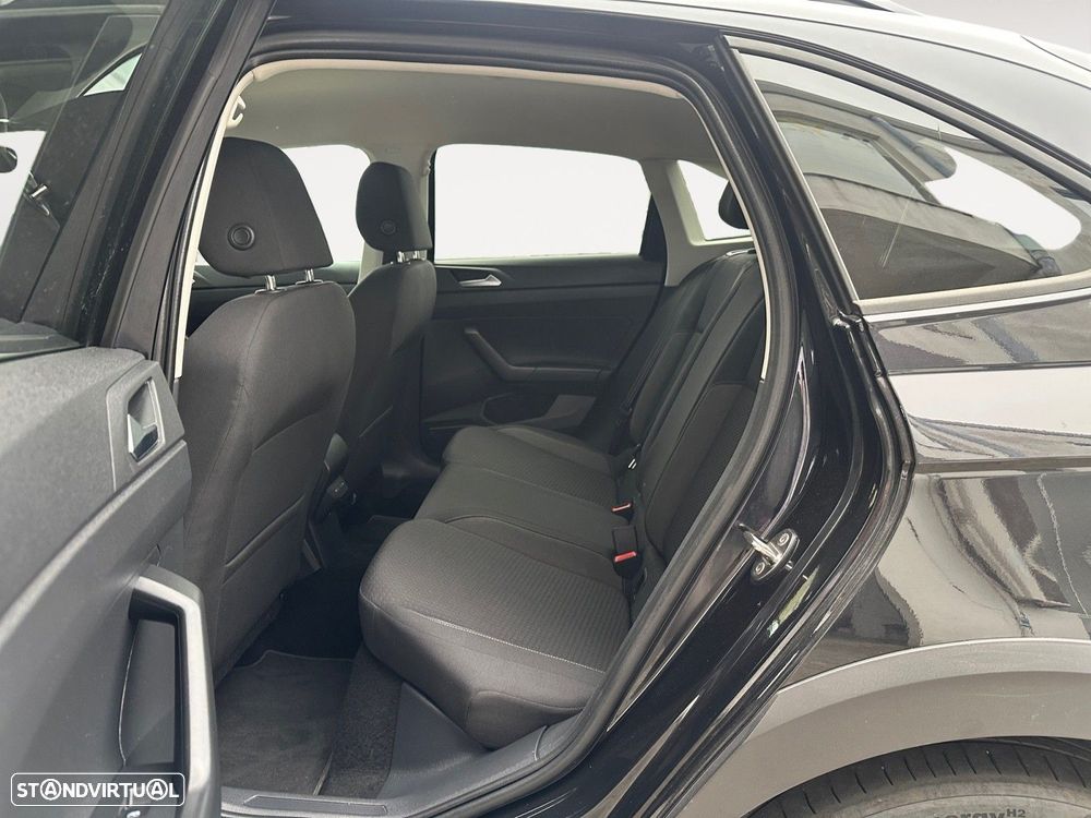 Volkswagen Taigo 1.0 TSI Urban DSG — fotografia 13