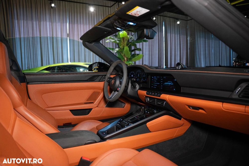 Porsche 911 Targa 4 GTS PDK - 24