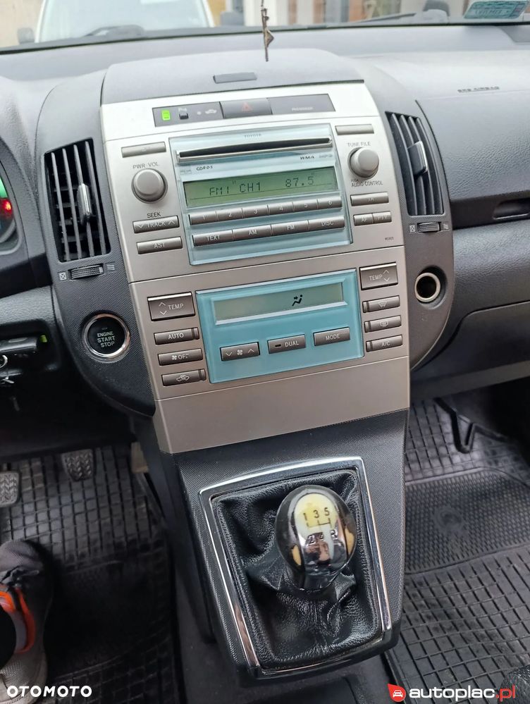 Toyota Corolla Verso 1.8 Sol + - 7