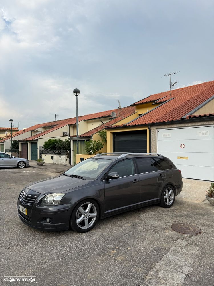 Toyota Avensis SW 2.2 D-4D Premium - 1