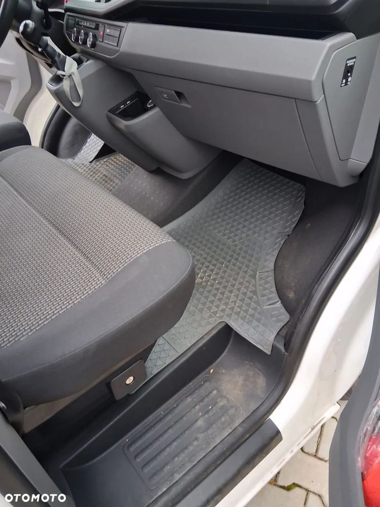 Volkswagen Transporter T6.1 - 12