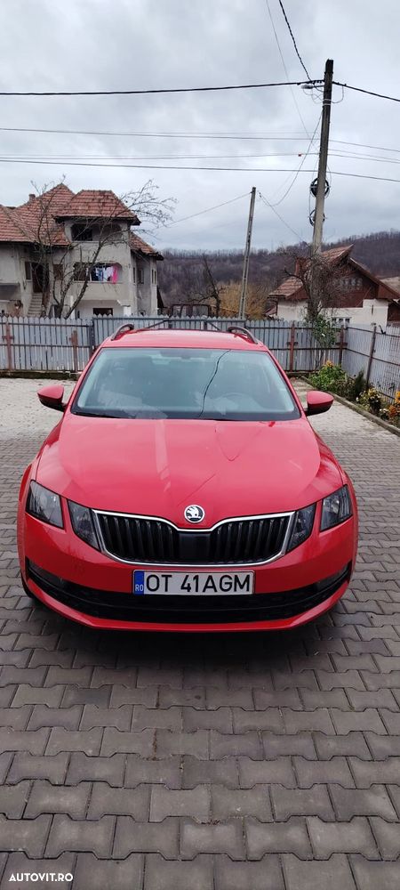 Skoda Octavia Combi Diesel 1.6 TDI DSG Ambition - 1