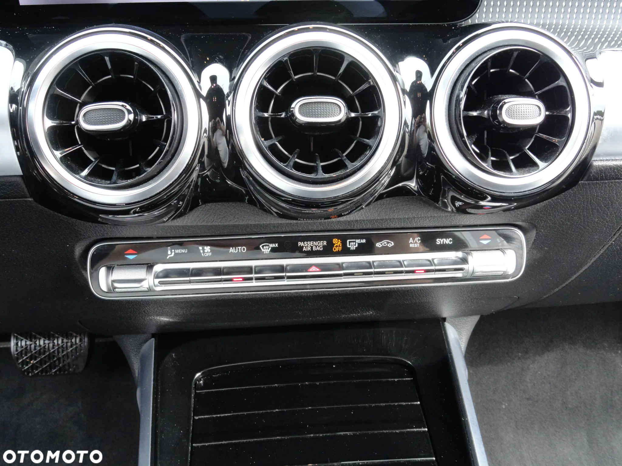 Mercedes-Benz GLB 200 d 8G-DCT Progressive Advanced - 17
