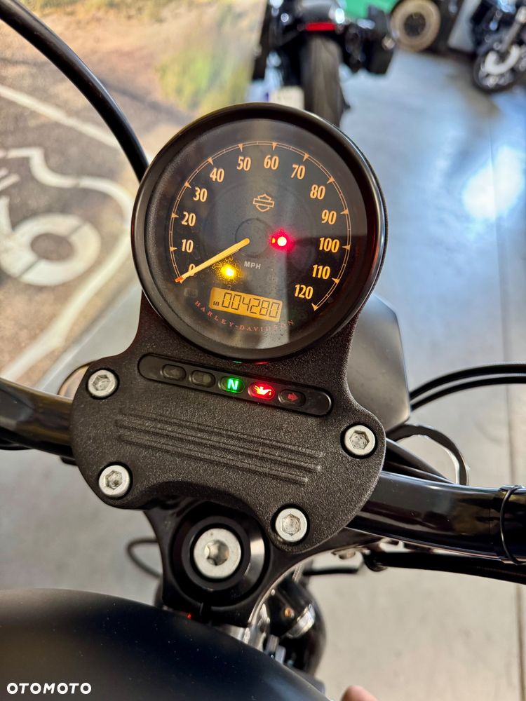 Harley-Davidson Sportster Iron 883 - 9