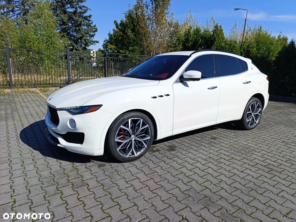 Maserati Levante Essence - 3