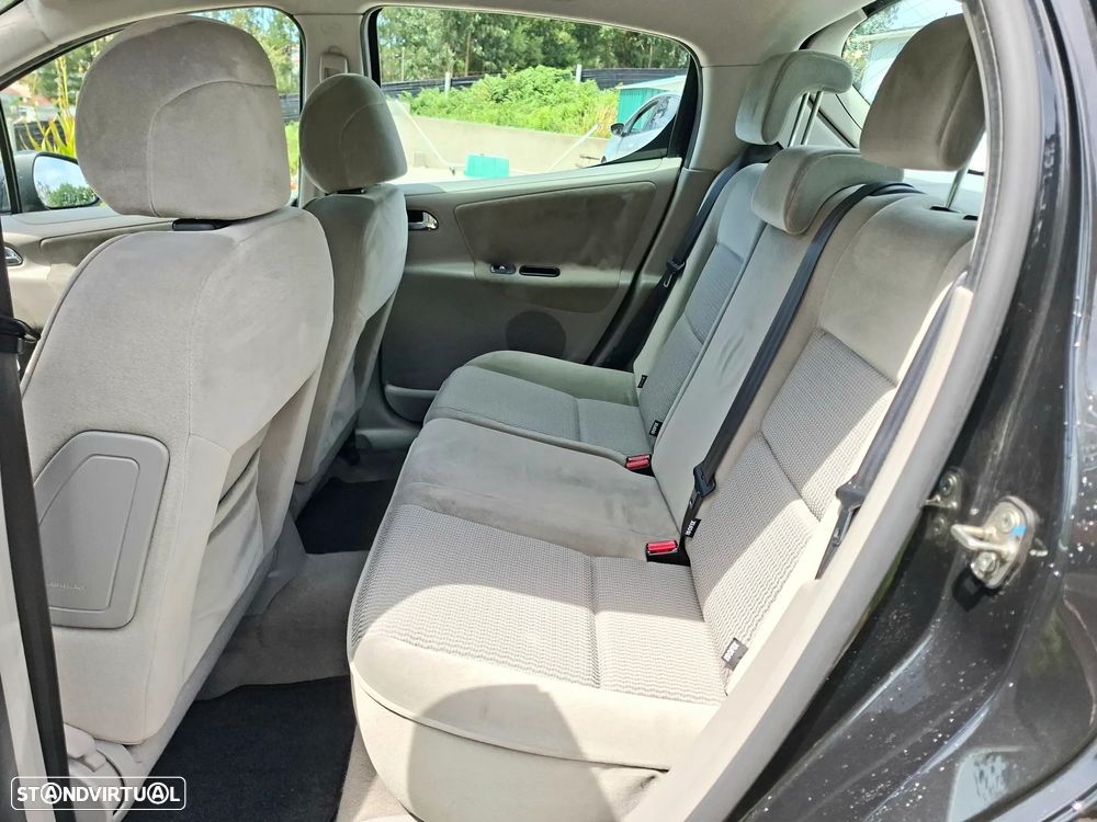 Peugeot 207 1.4 16V Premium - 12