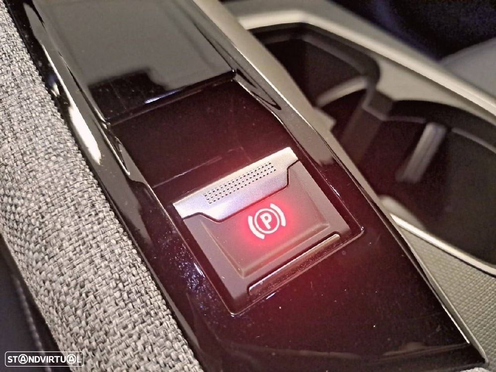 Peugeot 5008 1.2 Hybrid Allure e-DCS6 - 24