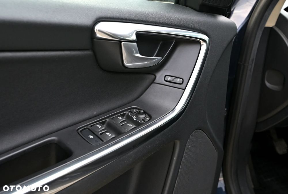 Volvo XC 60 D4 Momentum - 17