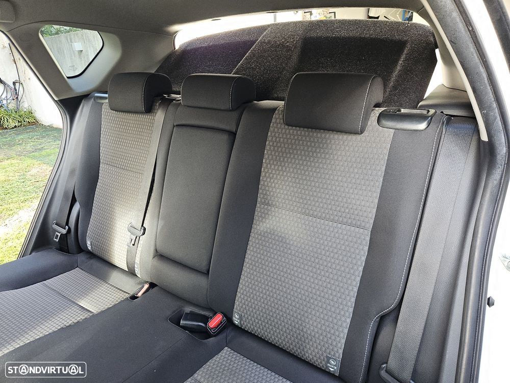 Toyota Auris 1.8 HSD Comfort +P.Techno+P.Sport - 9