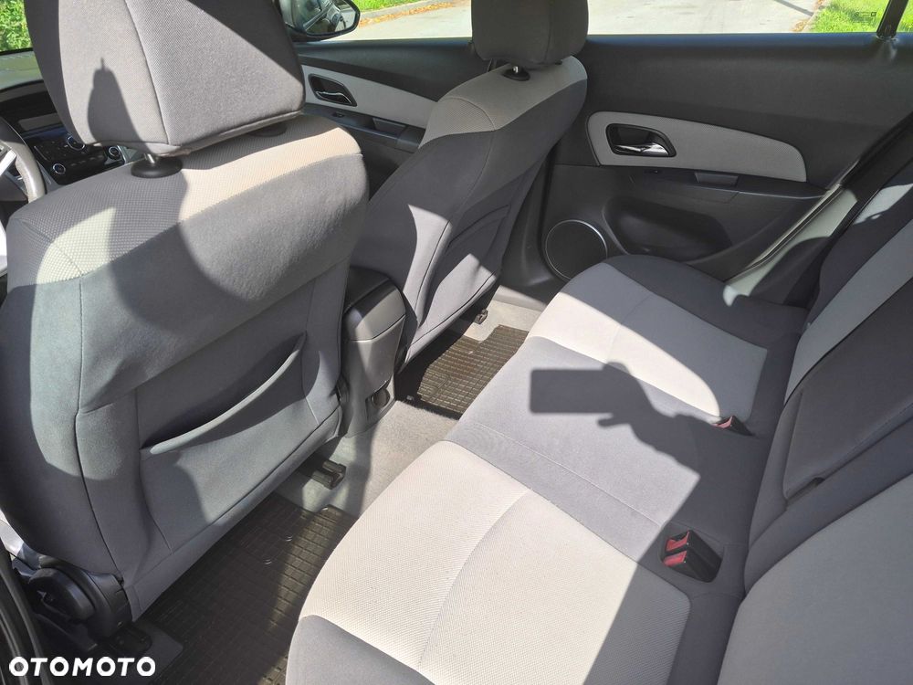 Chevrolet Cruze 2010 photo 3