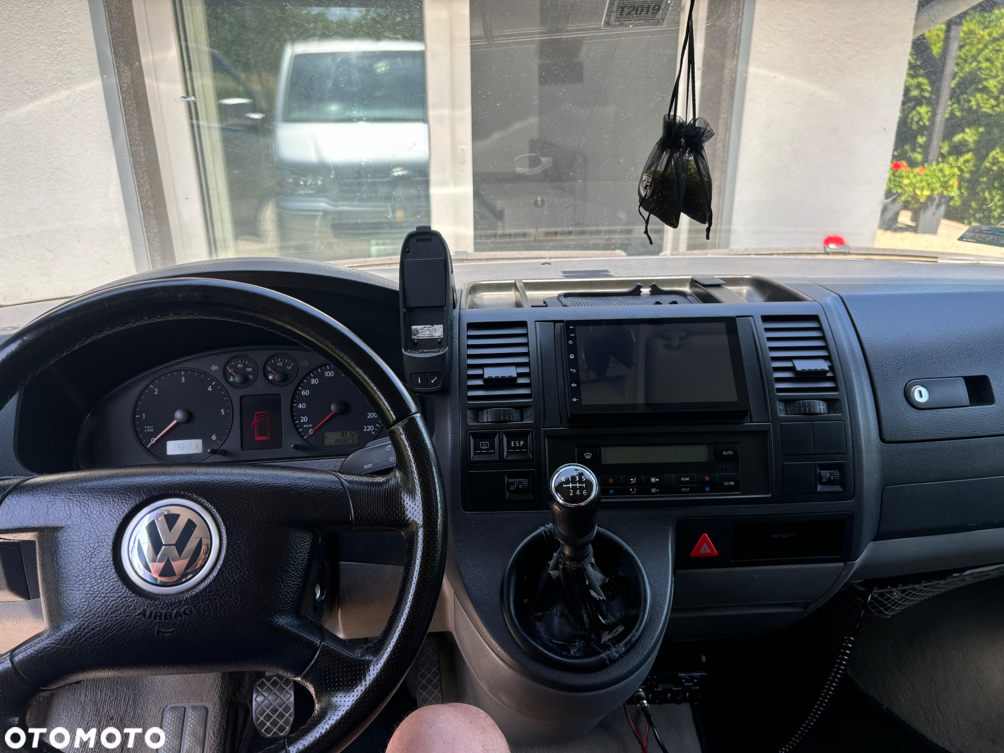 Volkswagen Caravelle - 9