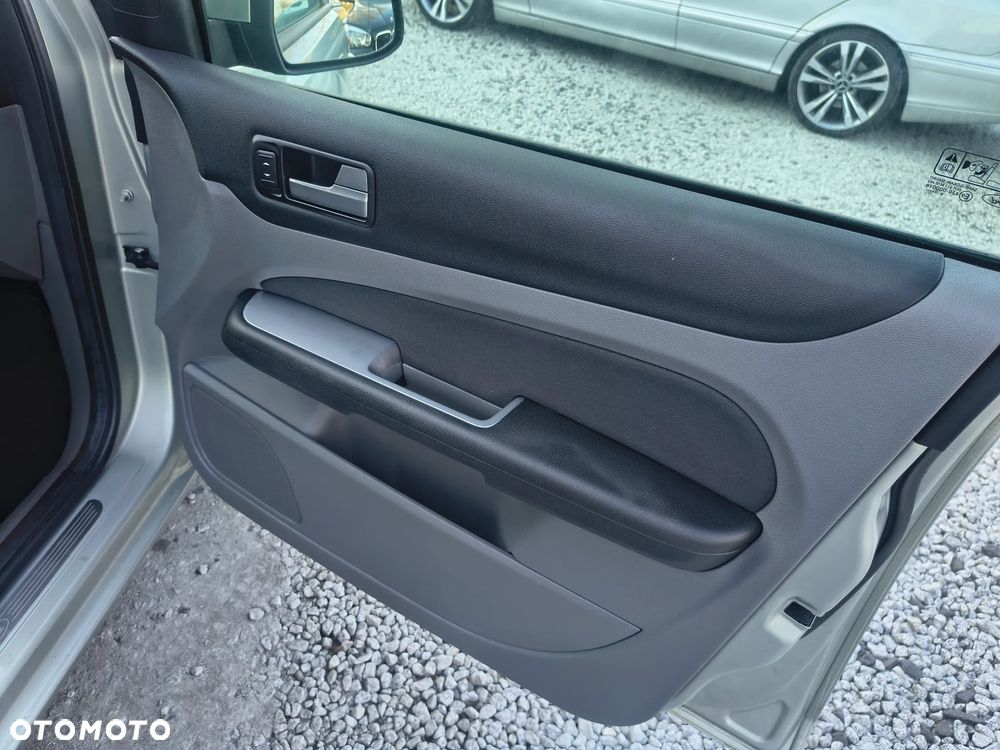 Ford Focus 1.6 Ghia - 20