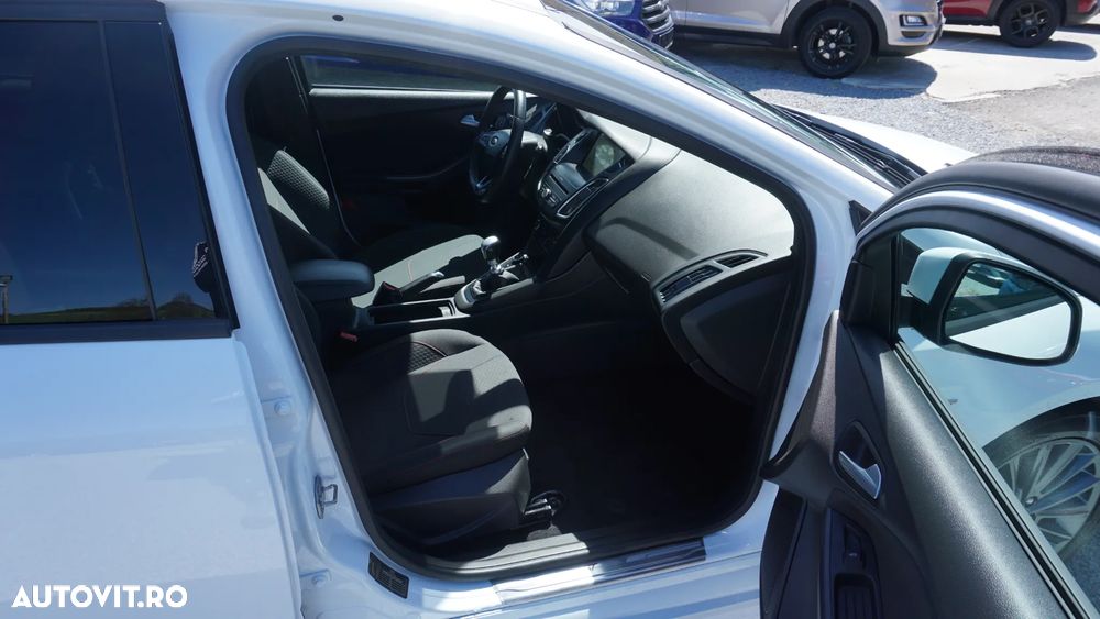 Ford Focus 1.0 EcoBoost Start-Stopp-System ST-LINE DESIGN - 11