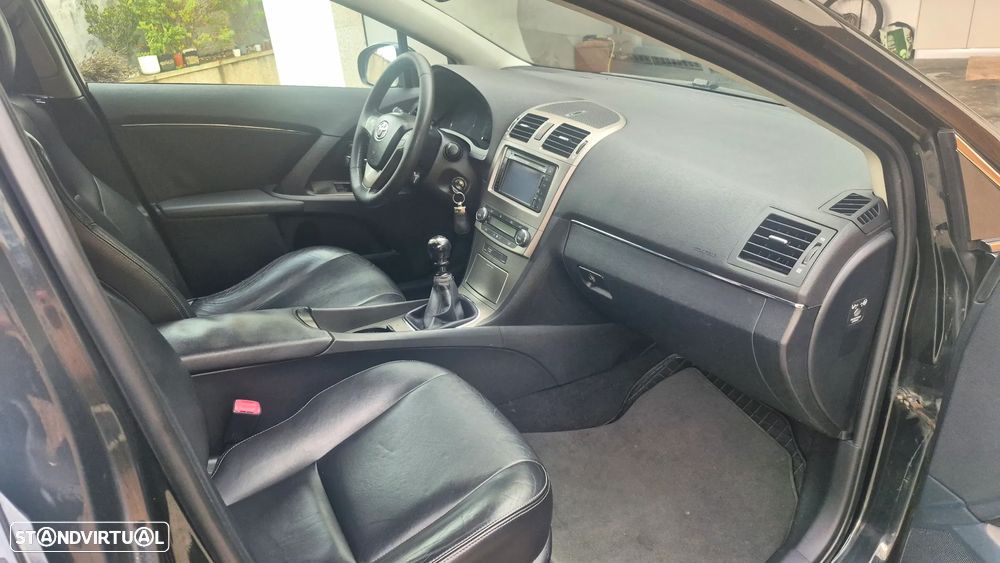 Toyota Avensis SW 2.0 D-4D Exclusive +Pele+GPS - 6